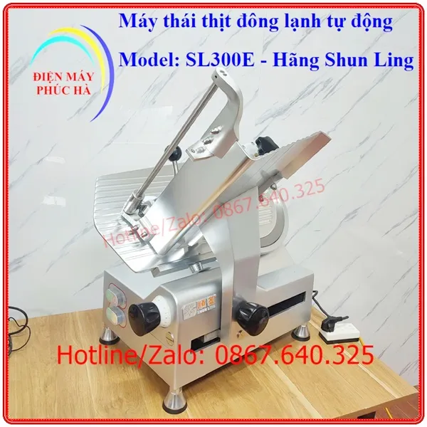 Máy Thái Thịt Đông Lạnh 300E - Ảnh tổng thể sản phẩm, toàn thân, góc chính diện, chất liệu kim loại bền đẹp, năng suất cao.