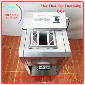 Máy Thái Thịt Tươi Sống DQ8 – Ảnh chi tiết cấu tạo cửa nạp liệu, chất liệu inox bền đẹp, cửa nạp lớn cho năng suất cao, cấu tạo đảm bảo an toàn khi sử dụng.