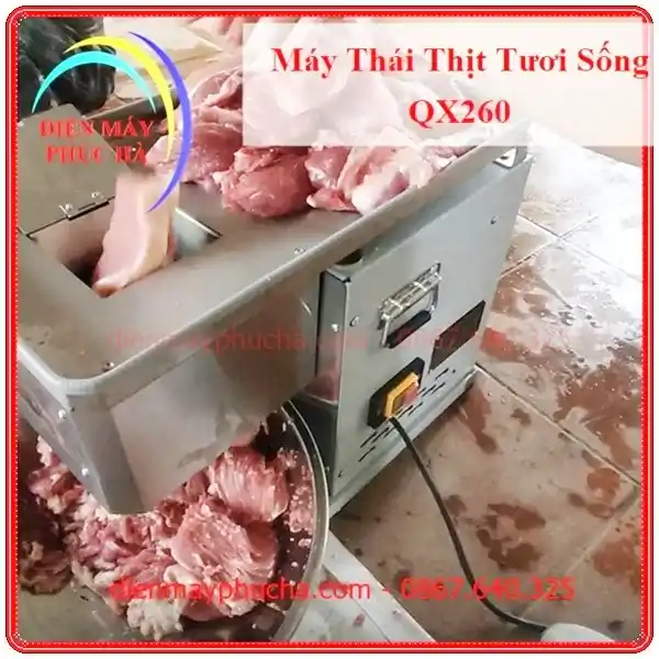 Máy Thái Thịt Tươi Sống QX260 – Ảnh thực tế sử dụng, máy đang vận hành thái thịt, máy thái nhanh, lát thái điều đẹp, năng suất cao.