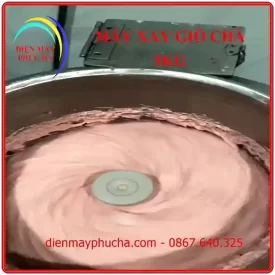 Máy Xay Giò Chả 5Kg Biến Tần 1 Pha – góc chụp 6: thành phẩm mọc đang trong quá trình xay, máy xay có độ cuộn, mọc dẻo, bóng, dai.