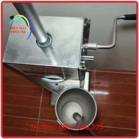 Máy đùn xúc xích 7 lít chất liệu inox 304 có bầu chứa mọc tròn, mượt