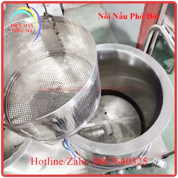 Nồi nấu phở đôi có lớp cách nhiệt dày, giữ nhiệt tốt, có giỏ đựng xương khi hầm