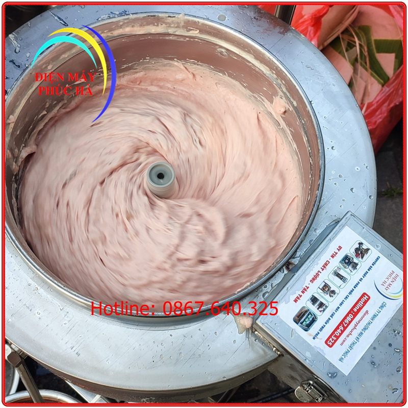 Máy Xay Giò Chả 5Kg 3,5Kw 220V – góc chụp 6, thịt sau khi xay thành mọc, rất nhuyễn và có độ bóng, không bị nóng mọc