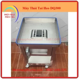 Máy Thái Tai Heo DQ300 - Ảnh nhìn trên của máy, với khoang để nguyên liệu phía trên to rộng