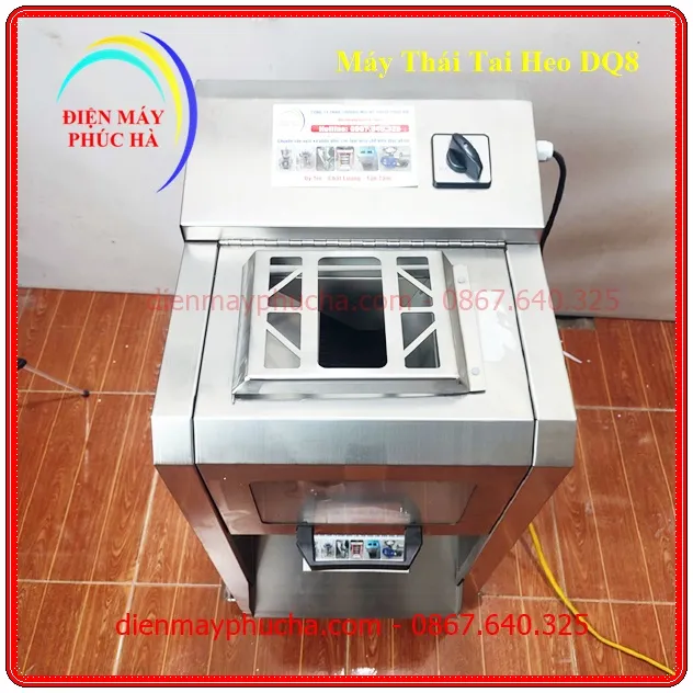 Máy Thái Tai Heo DQ8 - Ảnh phía trên của máy với cửa nạp liệu rộng, có bộ phận bảo vệ an toàn cho người sử dụng.