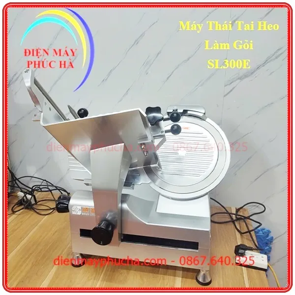 Máy Thái Tai Heo Siêu Mỏng Tự Động SL300E Để Làm Nộm, Gỏi, Tré - Ảnh tổng thể sản phẩm, toàn thân, góc chính diện, chất liệu Nhôm Đúc bền đẹp, năng suất cao.
