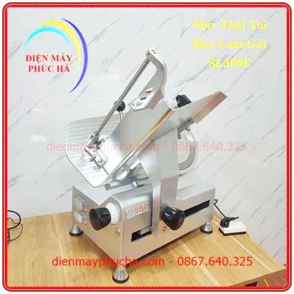 Máy Thái Tai Heo Siêu Mỏng Tự Động SL300E Để Làm Nộm, Gỏi, Tré - Ảnh bộ điều chỉnh độ dày lát thái, máy có thể chỉnh độ dày lát thái từ 1-15mm phù hợp với nhiều món ăn cần thái cực mỏng.