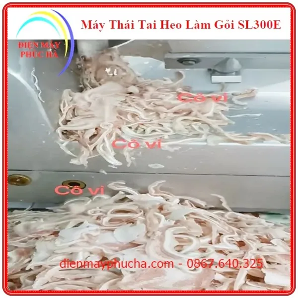 Máy Thái Tai Heo Siêu Mỏng Tự Động SL300E Để Làm Nộm, Gỏi, Tré - Ảnh thực tế sử dụng, máy đang thái tai heo tại nhà khách hàng.